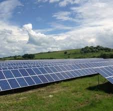 Parc fotovoltaic instalat pe teren
